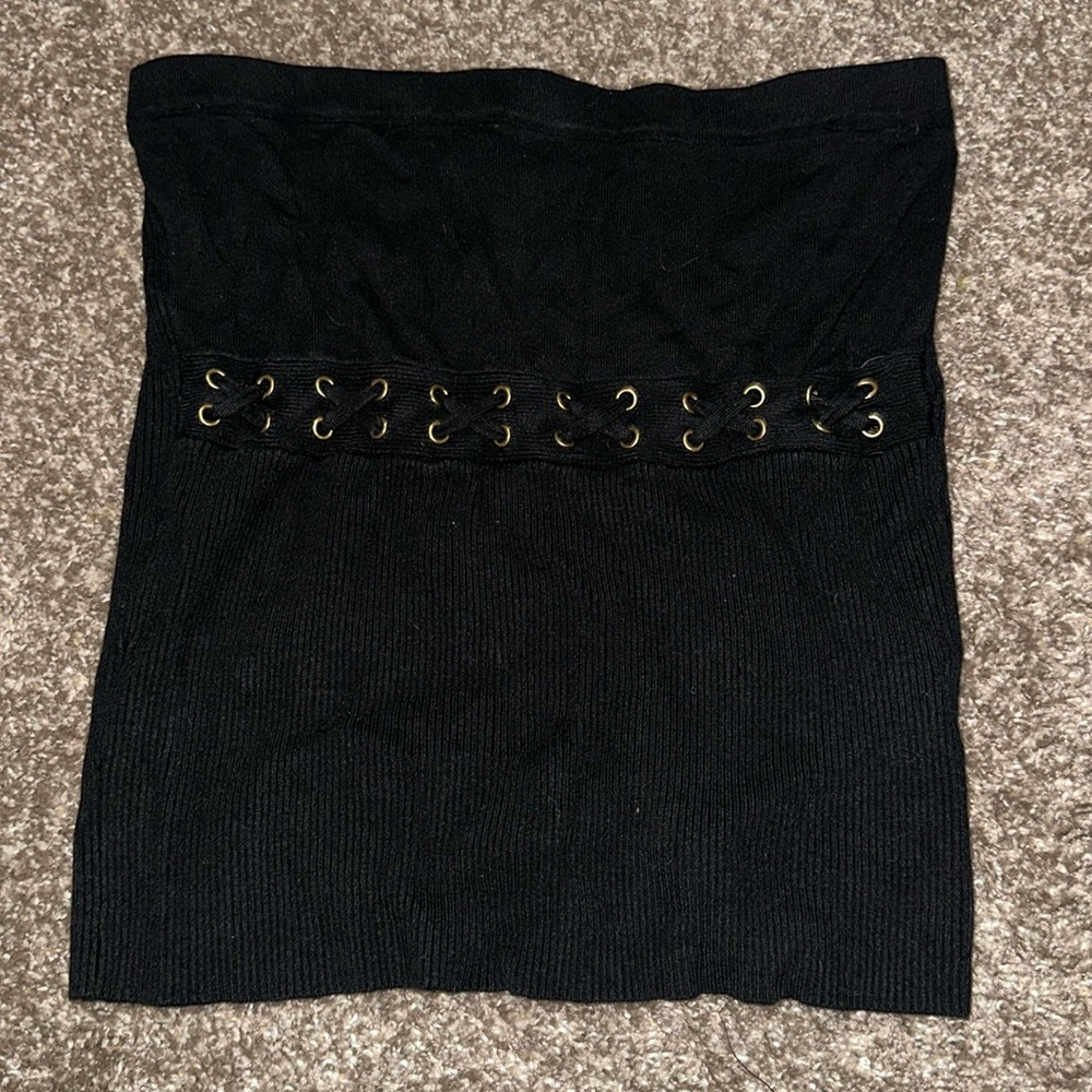 Sleeveless black top. Size S.